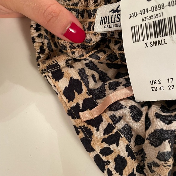 NWT Hollister Bandana top - Picture 4 of 4